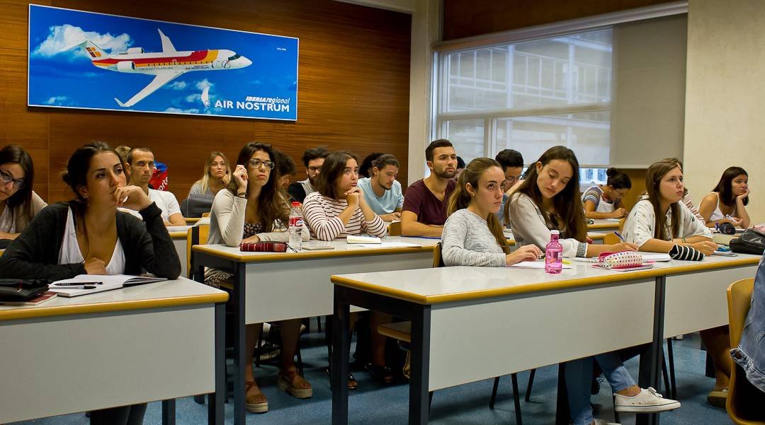 Valresa presenta la tendencia de barnices en la UPV.